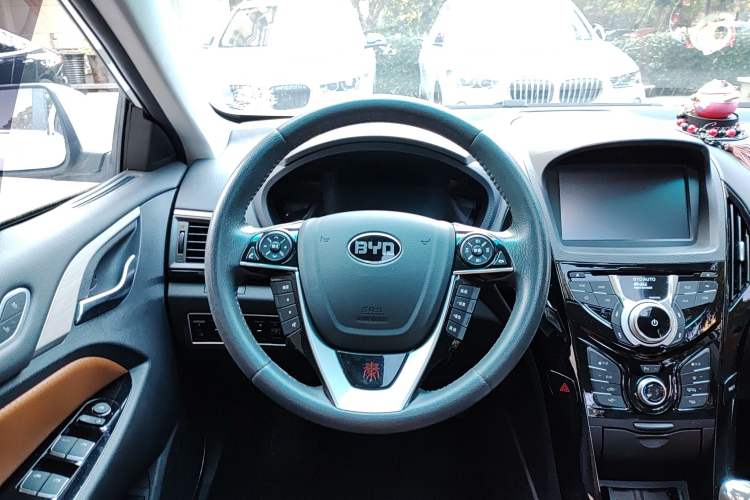 Used BYD Qin New Energy 2015 1.5T Dual-Crown Flagship Plus Edition