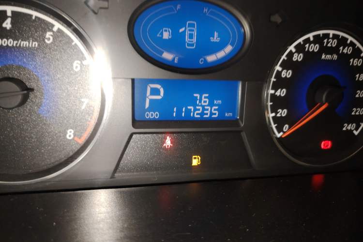 Used Geely Auto Classic Emgrand 2013 Hatchback 1.8L CVT Elite Model
