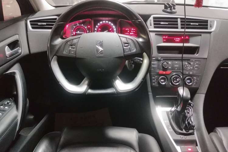 Used DS 5LS 2014 1.8L Elegant Edition VTi140