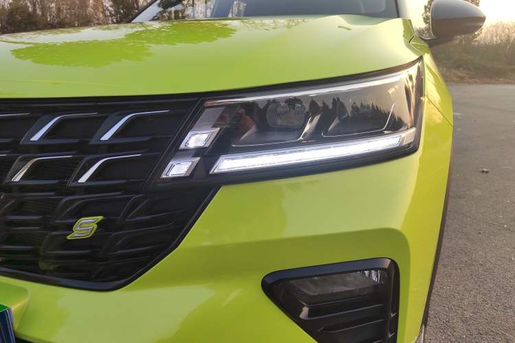 Used Wuling Alvez 2022 1.5T CVT Trendy & Cool Edition
