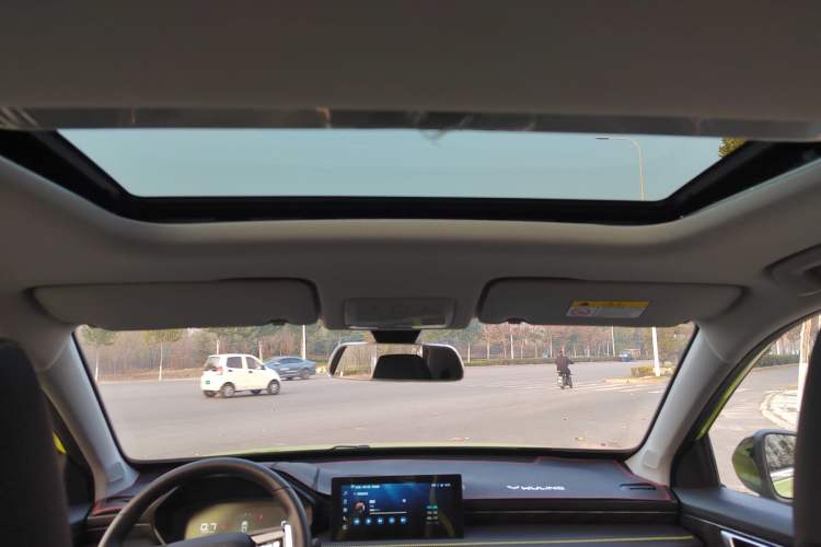 Used Wuling Alvez 2022 1.5T CVT Trendy & Cool Edition
