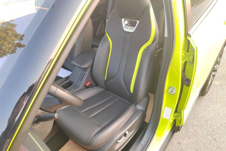 Used Wuling Alvez 2022 1.5T CVT Trendy & Cool Edition
