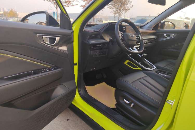 Used Wuling Alvez 2022 1.5T CVT Trendy & Cool Edition
