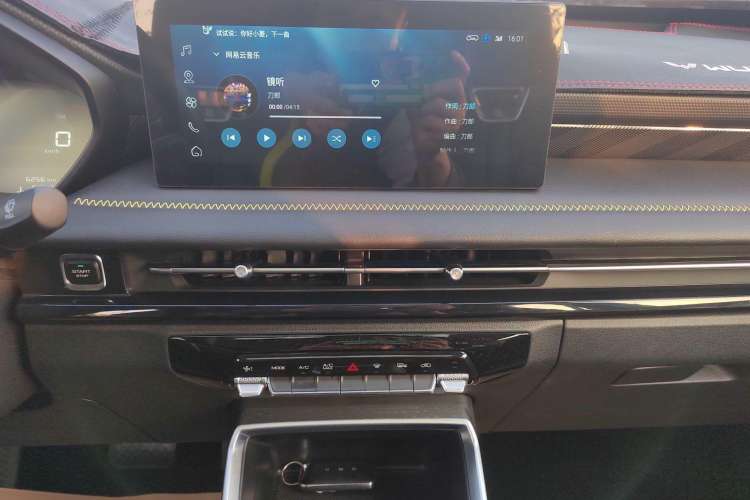 Used Wuling Alvez 2022 1.5T CVT Trendy & Cool Edition
