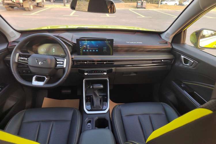 Used Wuling Alvez 2022 1.5T CVT Trendy & Cool Edition
