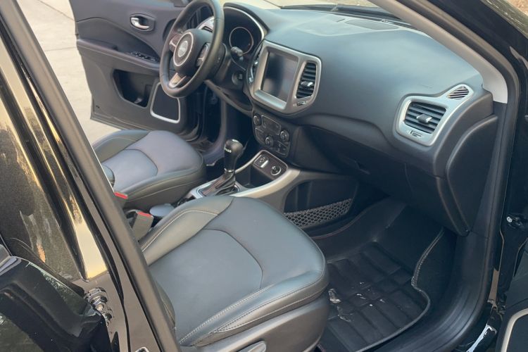 Used Jeep Compass 2017 200T Automatic Family Edition
