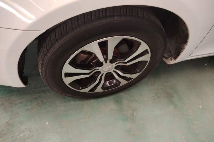 Used Geely Auto Classic Emgrand 2013 Hatchback 1.8L CVT Elite Model
