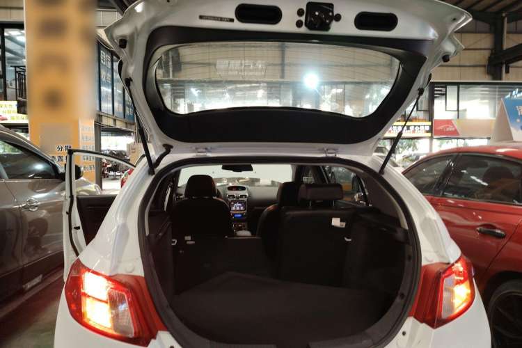Used Geely Auto Classic Emgrand 2013 Hatchback 1.8L CVT Elite Model
