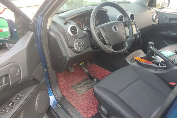 Used SsangYong Actyon 2014 2.3L Two-Wheel Drive Manual Transmission Entry-Level Gasoline Version
