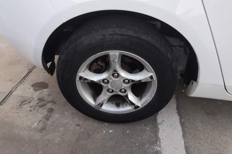 Used Geely Auto Classic Emgrand 2012 Hatchback 1.5L Manual Standard Model
