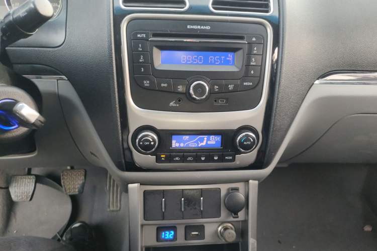 Used Geely Auto Classic Emgrand 2012 Sedan 1.5L Manual Standard Model
