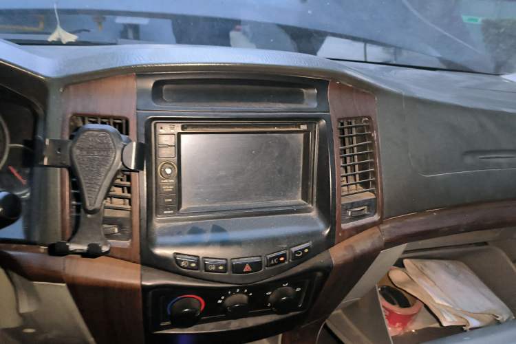 Used Foday Lion F16 2013 2.4L Gasoline Two-Wheel Drive Luxury Extended Version 4G64S4N