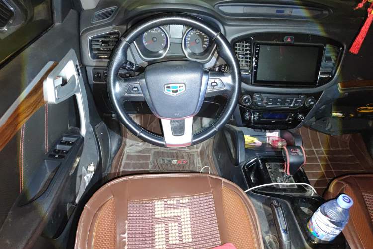 Used Geely Auto GX7 2015 Sports Edition 2.0L Automatic Luxury Upgrade Version China V Standard
