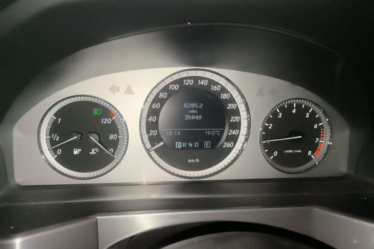 Used Mercedes-Benz GLK-Class 2011 GLK 300 4MATIC Luxury Model
