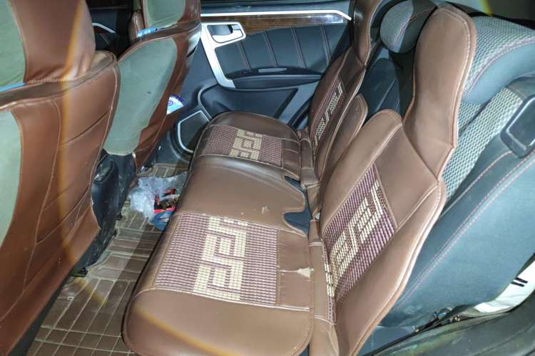 Used Geely Auto GX7 2015 Sports Edition 2.0L Automatic Luxury Upgrade Version China V Standard
