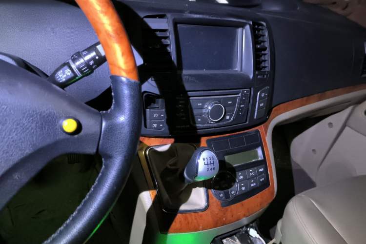 Used JAC Refine M5 2012 1.9T Diesel Manual Business Edition
