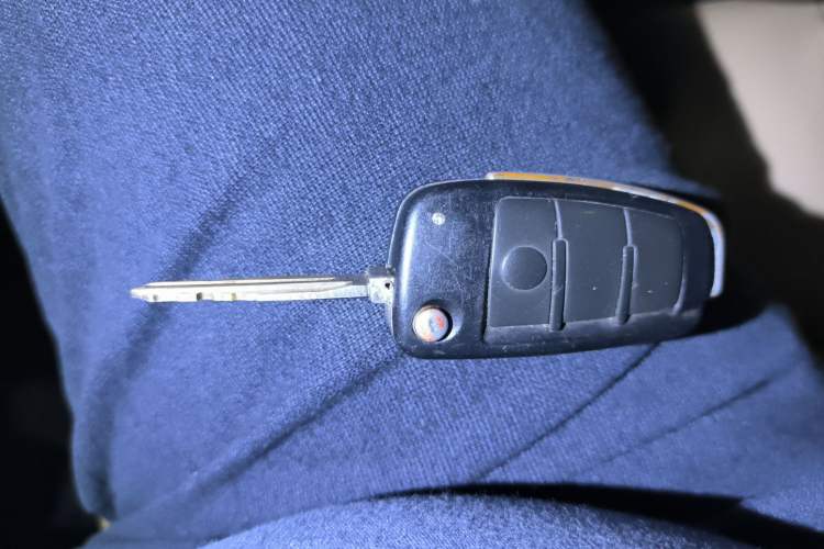 Used JAC Refine M5 2012 1.9T Diesel Manual Business Edition
