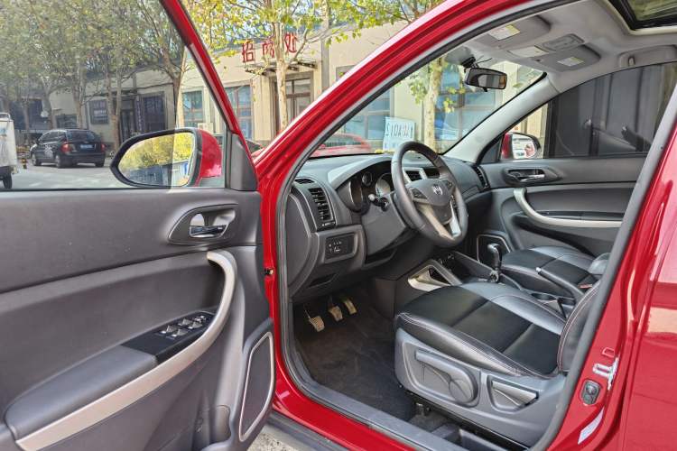 Used CHANGAN CS35 2012 1.6L Manual Luxury Model China IV Standard
