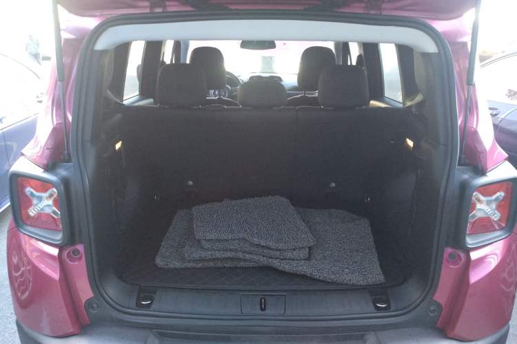 Used Jeep Renegade 2017 180T Automatic Kinetic Edition+
