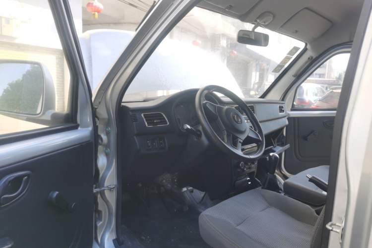 Used Dongfeng Xiaokang D51 2019 1.5L Base Version with Rear Dual Wheels China V Emission Standard DK15
