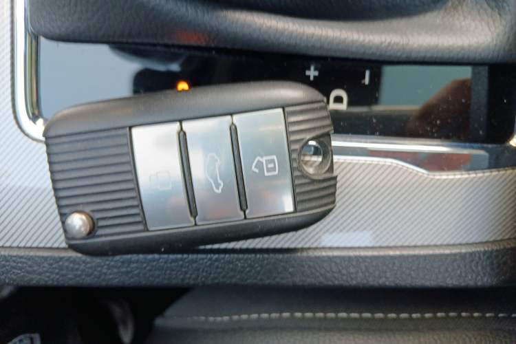 Used Roewe RX5 New Energy 2017 eRX5 50T Hybrid Connected Prestige Flagship Edition
