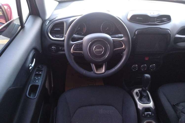 Used Jeep Renegade 2017 180T Automatic Kinetic Edition+
