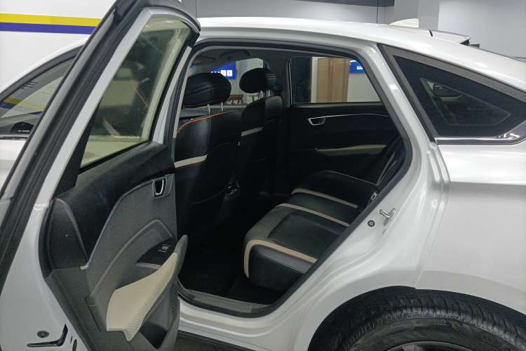 Used Baojun RC-6 2019 1.5T CVT 24-Hour Online Luxury Edition
