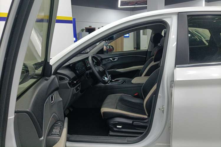 Used Baojun RC-6 2019 1.5T CVT 24-Hour Online Luxury Edition
