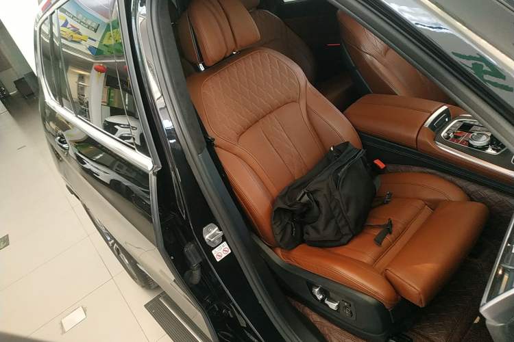 Used BMW X7 2020 xDrive40i Luxury M Sport Package
