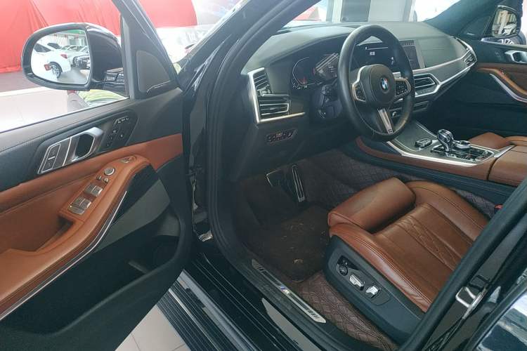 Used BMW X7 2020 xDrive40i Luxury M Sport Package
