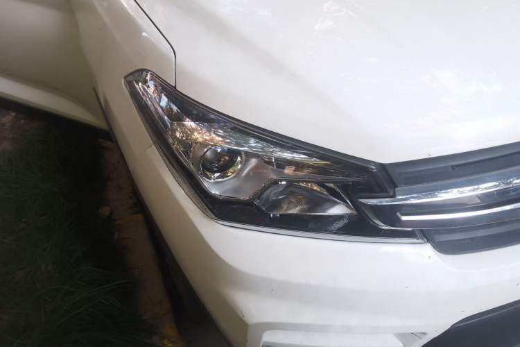 Used Dongfeng Fengon S560 2018 1.8L CVT Elite Model 7 Seats Right Front Headlight