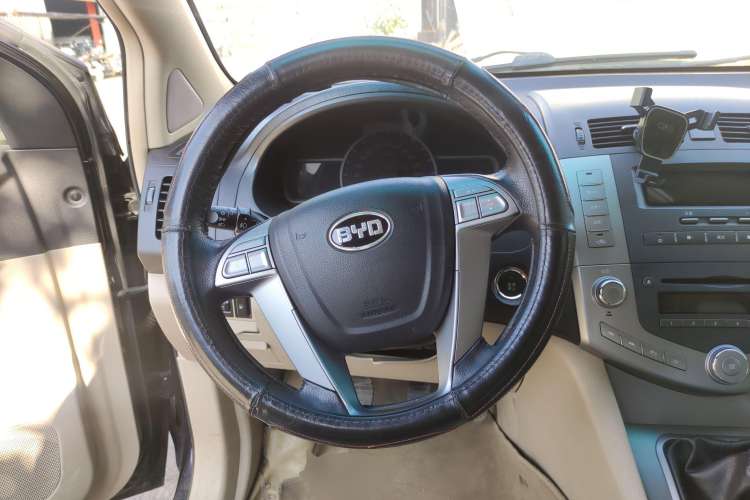 Used BYD S6 2011 2.0L Manual Luxury Edition
