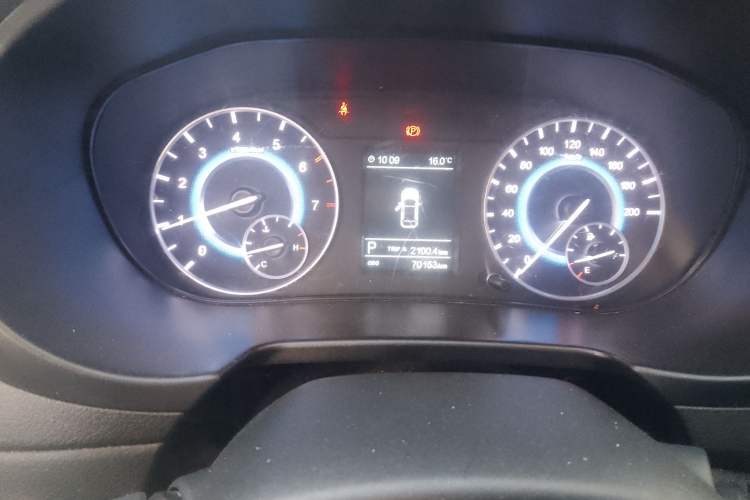 Used Dongfeng Fengon S560 2018 1.8L CVT Elite Model 7 Seats Odometer Close Up