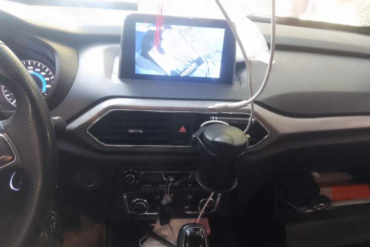 Used Dongfeng Fengon S560 2018 1.8L CVT Elite Model 7 Seats Audio And AC Panel