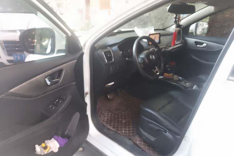 Used Dongfeng Fengon S560 2018 1.8L CVT Elite Model 7 Seats Driver Seat