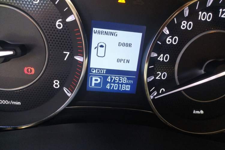 Used Nissan Patrol 2018 5.6L Standard Version Odometer Close Up