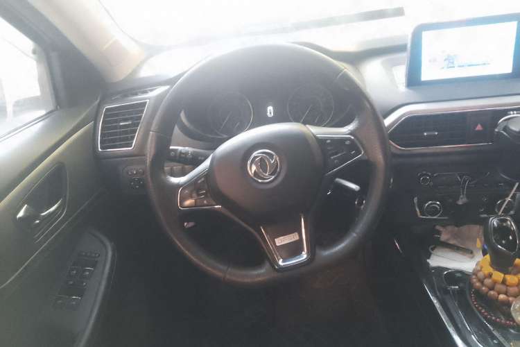 Used Dongfeng Fengon S560 2018 1.8L CVT Elite Model 7 Seats Steering Wheel