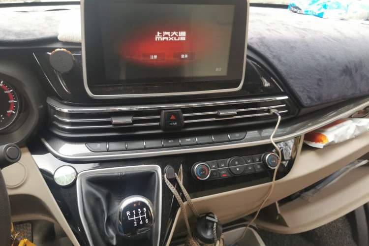 Used SAIC MAXUS Xintu V90 2019 2.0T Manual ZhiDa Rear-Drive Single-Tire Long Wheelbase High-Roof 9-Seater
