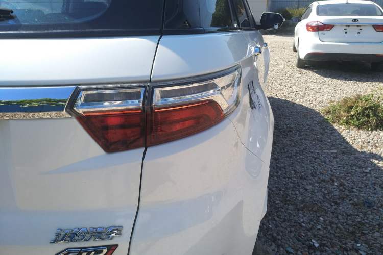 Used JMC Yusheng S330 2016 1.5L GTDi Automatic Two-Wheel Drive Comfort Edition
