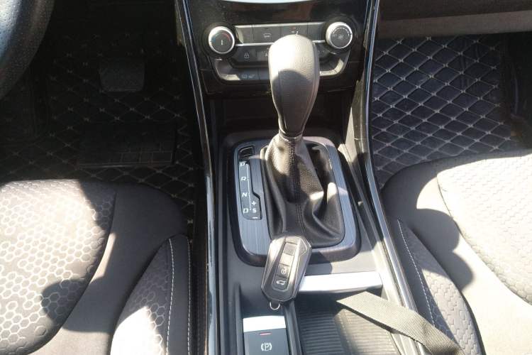 Used JMC Yusheng S330 2016 1.5L GTDi Automatic Two-Wheel Drive Comfort Edition
