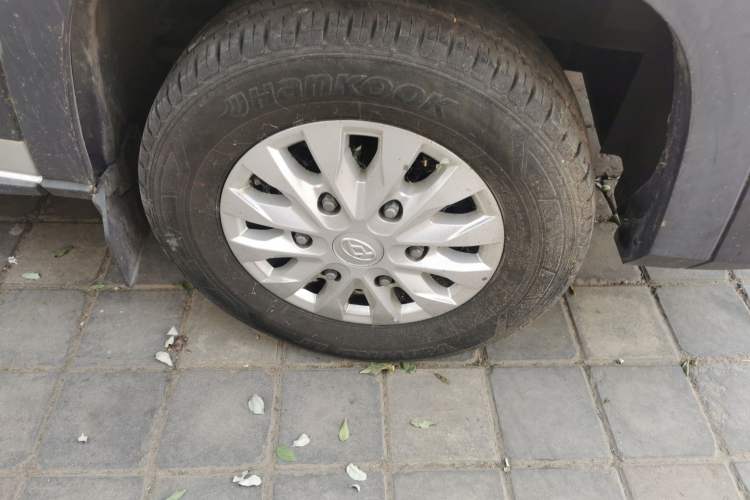 Used SAIC MAXUS Xintu V90 2019 2.0T Manual ZhiDa Rear-Drive Single-Tire Long Wheelbase High-Roof 9-Seater
