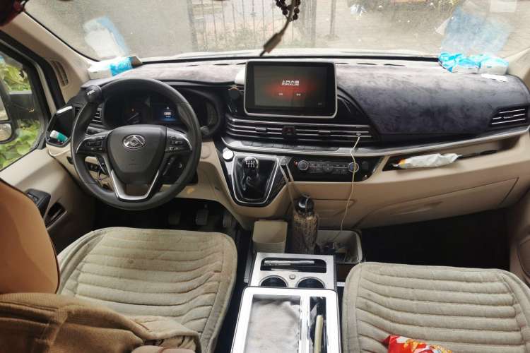 Used SAIC MAXUS Xintu V90 2019 2.0T Manual ZhiDa Rear-Drive Single-Tire Long Wheelbase High-Roof 9-Seater
