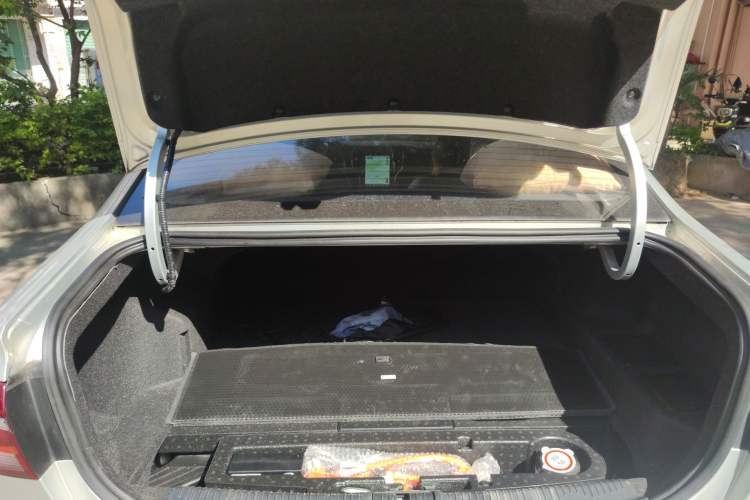 Used Roewe i6 New Energy 2017 45T Hybrid Connect & Smart Enjoyment Edition