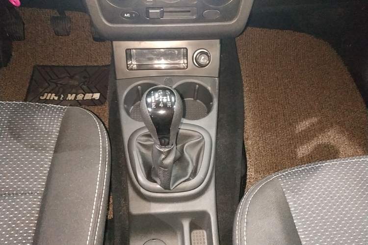 Used Dongfeng Fengon 330 2019 1.5L Manual Practical II China VI