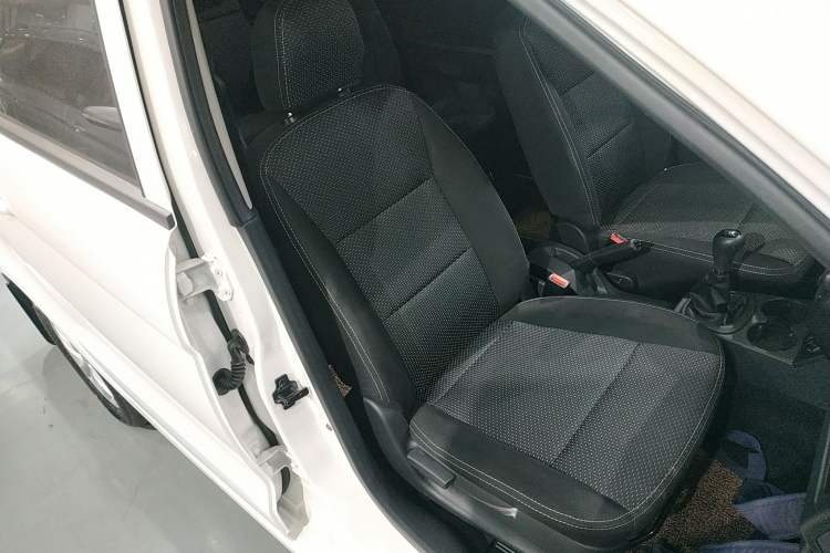 Used Dongfeng Fengon 330 2019 1.5L Manual Practical II China VI