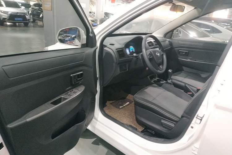 Used Dongfeng Fengon 330 2019 1.5L Manual Practical II China VI