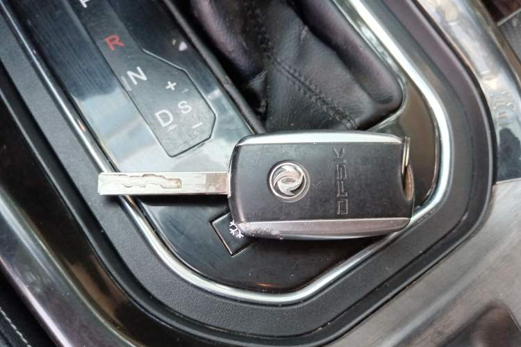 Used Dongfeng Fengon S560 2018 1.8L CVT Elite Model 7 Seats
