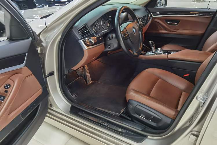 Used BMW 5 Series 2014 520i Elegant Edition
