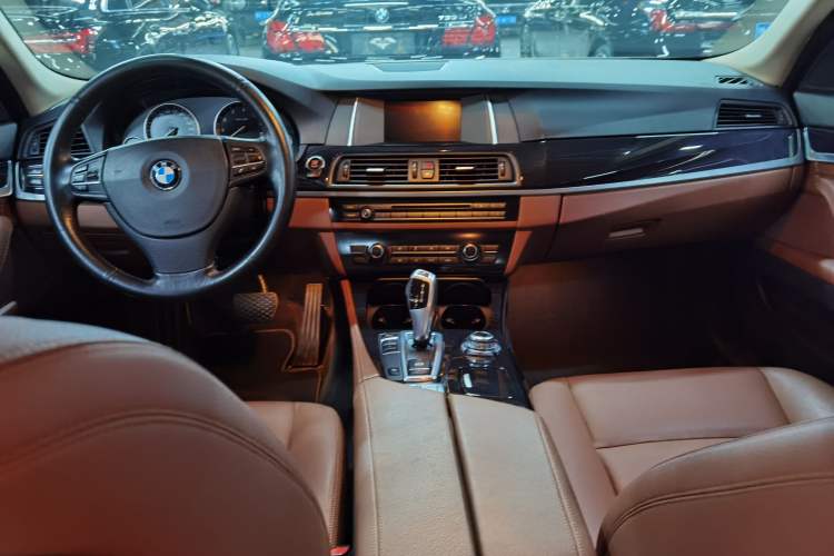 Used BMW 5 Series 2014 520i Elegant Edition
