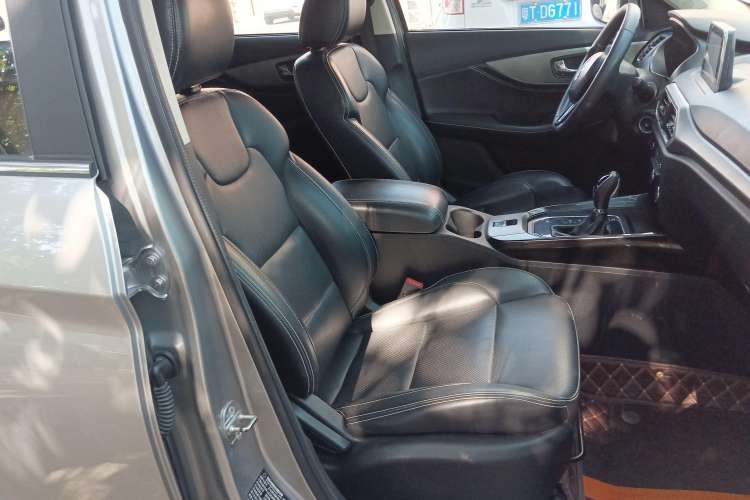 Used Dongfeng Fengon S560 2018 1.8L CVT Elite Model 7 Seats
